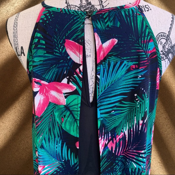 Hibiscus 🌺 floral vacation top SMALL - Picture 5 of 6